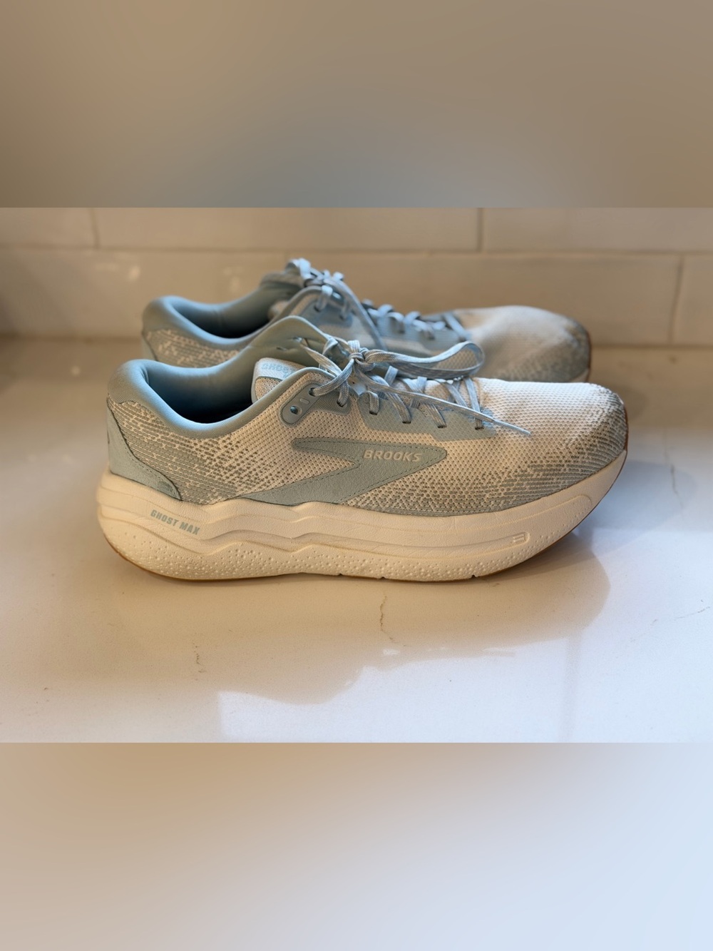 Brooks ghost Max 2 walking running sneakers size 11.5 comfort casual athletic